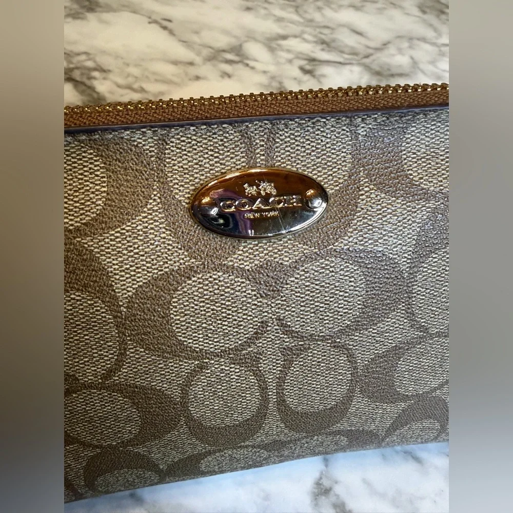 Vintage Coach Tan‎ Signature  zippered pouch